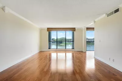 5344 Woodland Lakes Drive #323, Palm Beach Gardens, FL 33418 - Photo 8