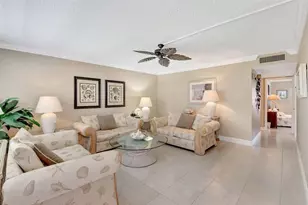 595 Normandy M, Delray Beach, FL 33484 - Photo 2
