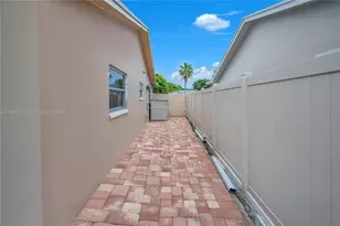 22599 SW 65th Ave, Boca Raton, FL 33428 - Photo 4