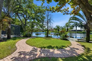 2042 Amesbury Cir, Wellington, FL 33414 - Photo 38