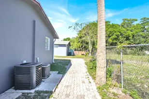 4733 Mulberry St, Lake Worth Beach, FL 33461 - Photo 6