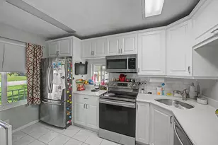 4675 Lakeside Cir, West Palm Beach, FL 33417 - Photo 4