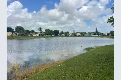 4675 Lakeside Circle, West Palm Beach, FL 33417 - Photo 2
