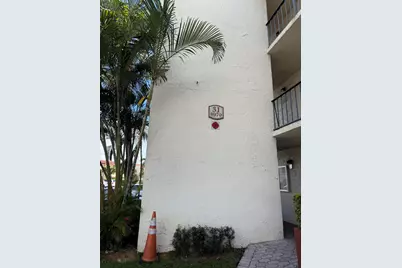 8970 S Hollybrook Boulevard #207, Pembroke Pines, FL 33025 - Photo 2