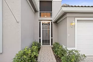 324 NW Somerset Cir, Port Saint Lucie, FL 34983 - Photo 2