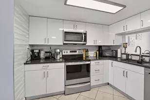 807 NW 91st Terrace NW, Plantation, FL 33324 - Photo 14