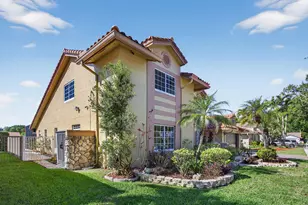 10750 NW 18th Pl, Plantation, FL 33322 - Photo 2