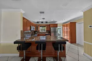270 NE 42nd St, Oakland Park, FL 33334 - Photo 6