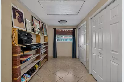 270 NE 42nd Street, Oakland Park, FL 33334 - Photo 22