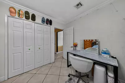 270 NE 42nd Street, Oakland Park, FL 33334 - Photo 14