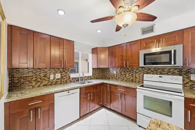 129 Piedmont C, Delray Beach, FL 33484 - Photo 14