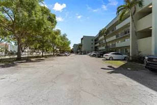 1638 Embassy Dr, West Palm Beach, FL 33401 - Photo 10