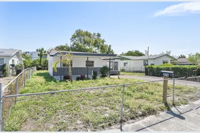 424 NW 2nd Terrace, Deerfield Beach, FL 33441 - Photo 2