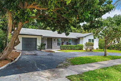 425 Greenbriar Drive, Lake Park, FL 33403 - Photo 2