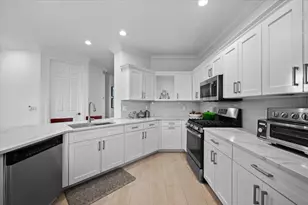 653 Castle Dr, Palm Beach Gardens, FL 33410 - Photo 10