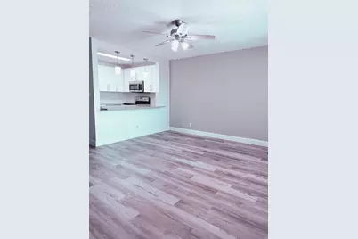 700 Village Green Court #319, Palm Springs, FL 33461 - Photo 8