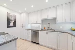 5420 N Ocean Dr, Riviera Beach, FL 33404 - Photo 10