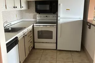 700 Village Green Ct, Palm Springs, FL 33461 - Photo 4