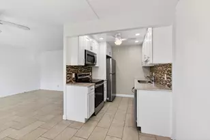 1017 Cornwall A, Boca Raton, FL 33434 - Photo 18