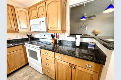 328 Farnham P, Deerfield Beach, FL 33442 - Photo 8