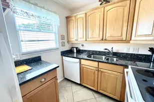 328 Farnham P, Deerfield Beach, FL 33442 - Photo 22