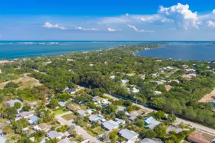 2574 NE Roberta St, Jensen Beach, FL 34957 - Photo 4