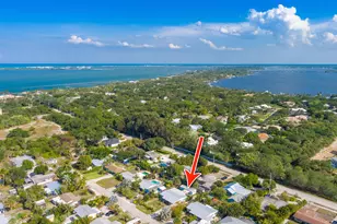 2574 NE Roberta St, Jensen Beach, FL 34957 - Photo 4