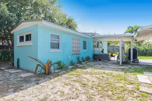 2574 NE Roberta St, Jensen Beach, FL 34957 - Photo 10