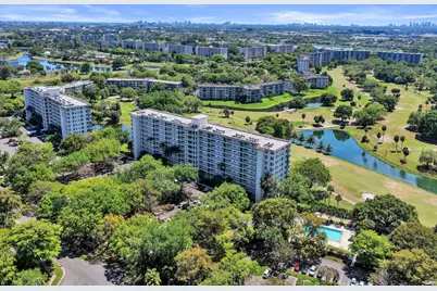 3520 Oaks Way #1010, Pompano Beach, FL 33069 - Photo 4