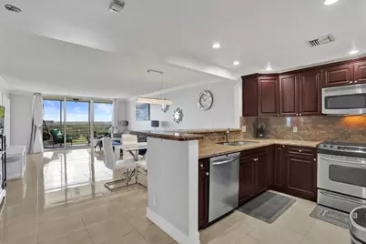 3520 Oaks Way #1010, Pompano Beach, FL 33069 - Photo 12