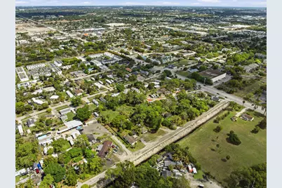 5133 Pine Grove Drive N, West Palm Beach, FL 33417 - Photo 4