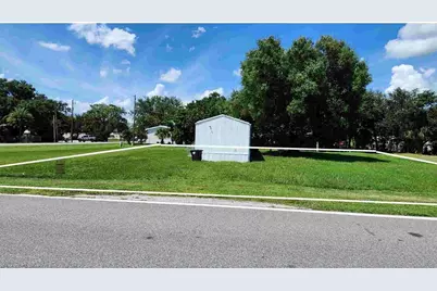 585 NW Avenue D, Moore Haven, FL 33471 - Photo 12