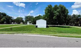 585 NW Ave D, Moore Haven, FL 33471 - Photo 12