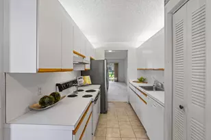 1251 SW 125th Ave, Pembroke Pines, FL 33027 - Photo 4