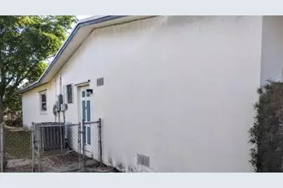 8528 Windsor Drive, Miramar, FL 33025 - Photo 6