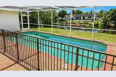 8528 Windsor Drive, Miramar, FL 33025 - Photo 10