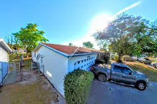 8528 Windsor Dr, Miramar, FL 33025 - Photo 8