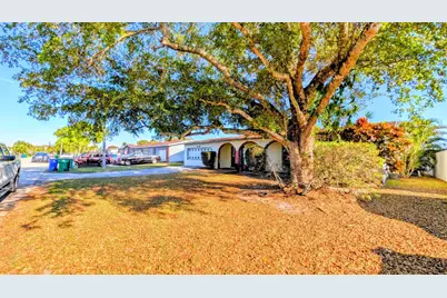 8528 Windsor Drive, Miramar, FL 33025 - Photo 2