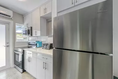 2017 NE 26th Street, Wilton Manors, FL 33305 - Photo 22