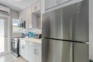 2017 NE 26th St, Wilton Manors, FL 33305 - Photo 22