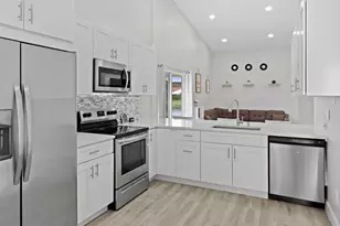 12 Paxford Ln W, Boynton Beach, FL 33426 - Photo 4