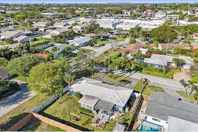 818 SE 9th Terrace, Deerfield Beach, FL 33441 - Photo 4