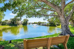 27 Wyndham Ln, Palm Beach Gardens, FL 33418 - Photo 2