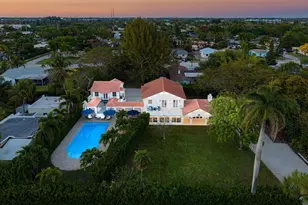 321 SW 1st Ave, Boynton Beach, FL 33435 - Photo 1