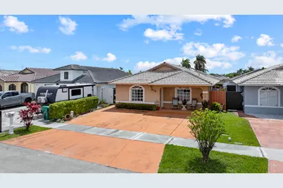 9778 NW 128th Lane, Hialeah Gardens, FL 33018 - Photo 2