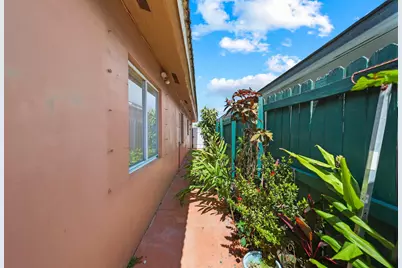 9778 NW 128th Lane, Hialeah Gardens, FL 33018 - Photo 32