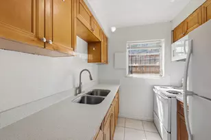 874 NW 74th St, Miami, FL 33150 - Photo 2