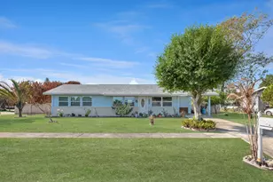 202 SW Dabney Dr, Port Saint Lucie, FL 34983 - Photo 2