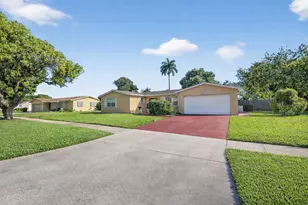 1827 Pinehurst Dr, West Palm Beach, FL 33407 - Photo 1