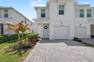 5747 SE Edgewater Cir, Stuart, FL 34997 - Photo 2